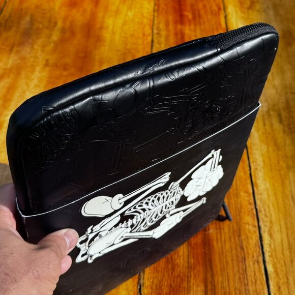 KAWS ARKITIP Incase Laptop Magazine Skeleton Case RARE 2007 - Picture 10 of 16
